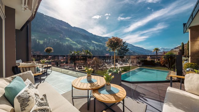 Aquatic fun at the family hotel with a pool in South Tyrol