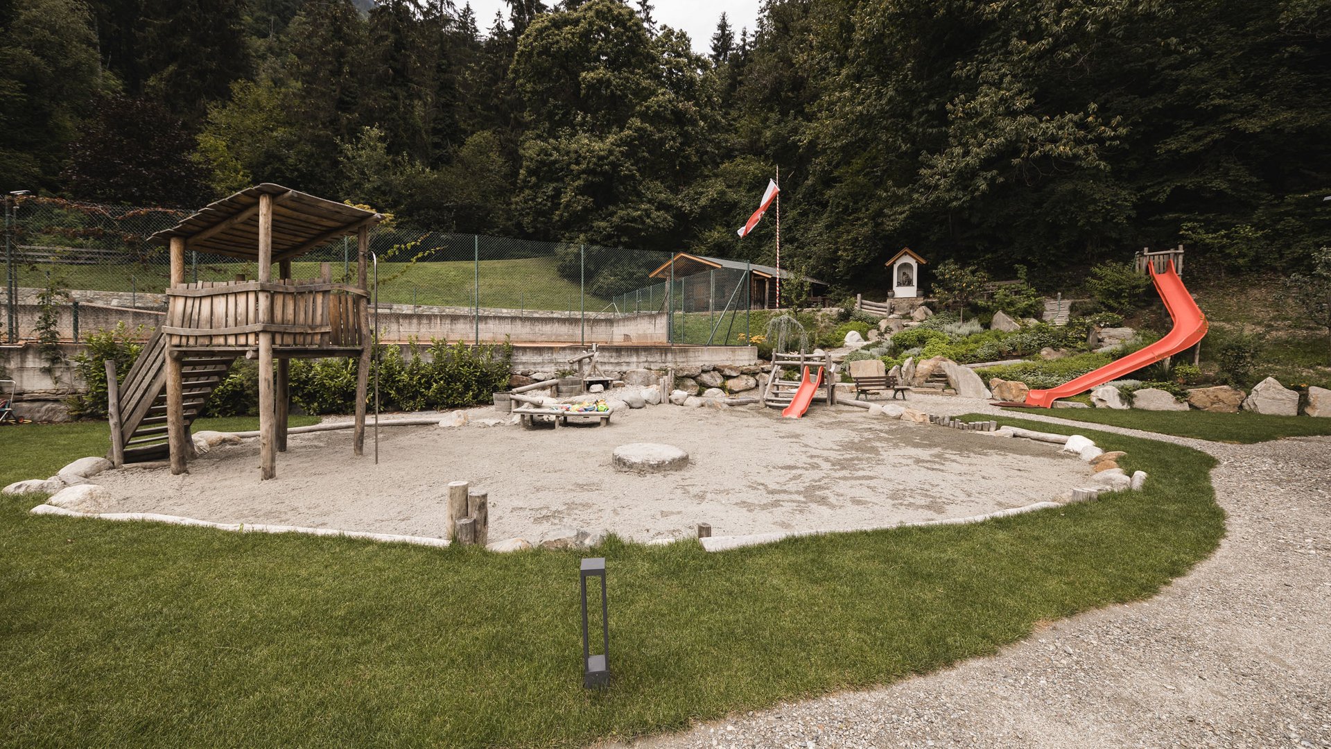 Family hotel in Trentino-Alto Adige con piscina vicino a Merano